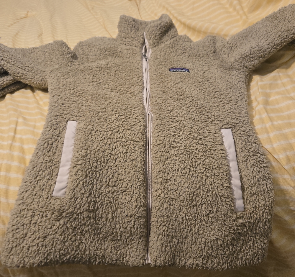 Patagonia Womens Sherpa Fleece Jacket in Light Gray